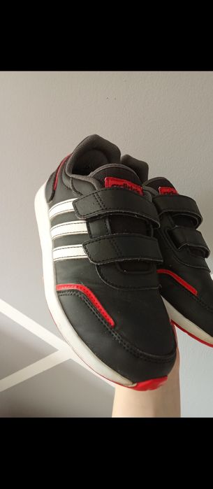 Czarne chłopięce buty adidas na rzepy 33