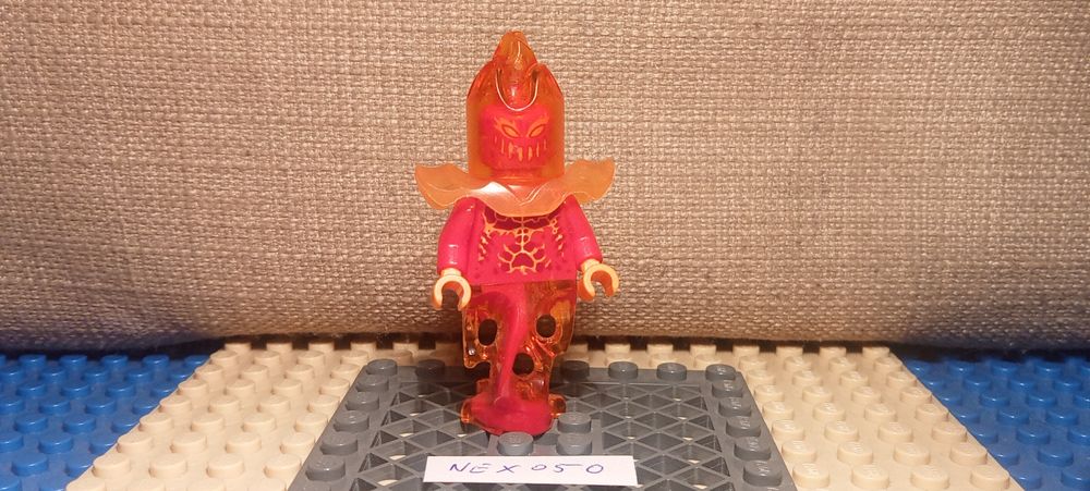 NEX050 Flama Lego Nexo Knights stan BDB + broń