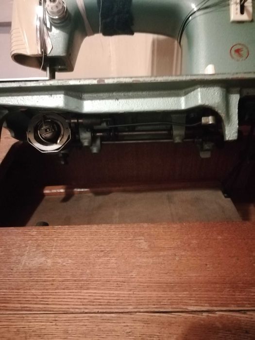 Продам швейну машинку Чайка 115-1 ножну робочу 1971 р вип з тумбою