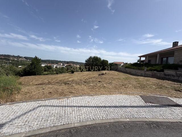 Terreno urbano com 1300 m2 com Vista Panorâmica em Seia