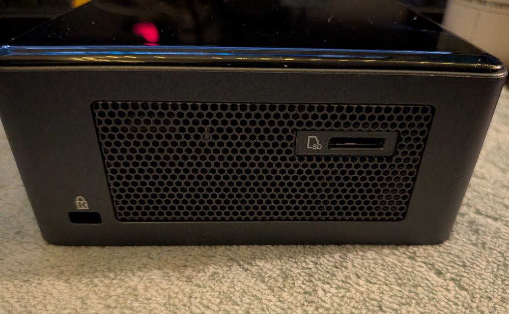 Міні ПК Intel NUC8BEH i5-8259U/16Gb RAM/SSD 512+240Gb/Win 11 Pro