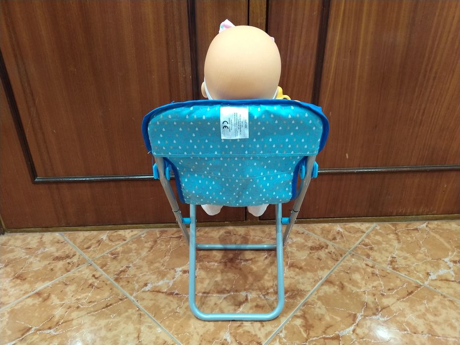 Boneca mais cadeira de refeição casa quarto apartamento vivenda gabine