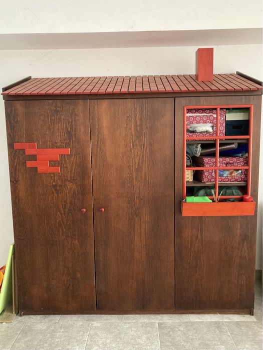 Móvel em formato casa