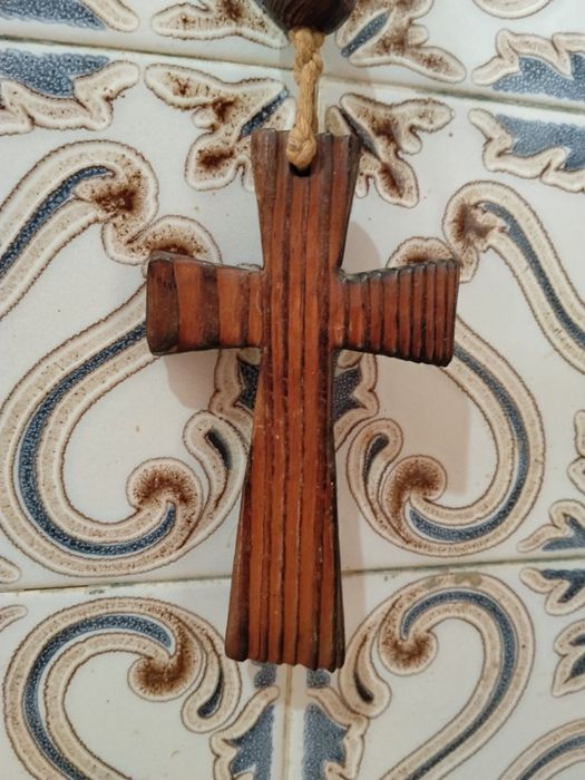 Terço muito antigo em madeira feito à mão