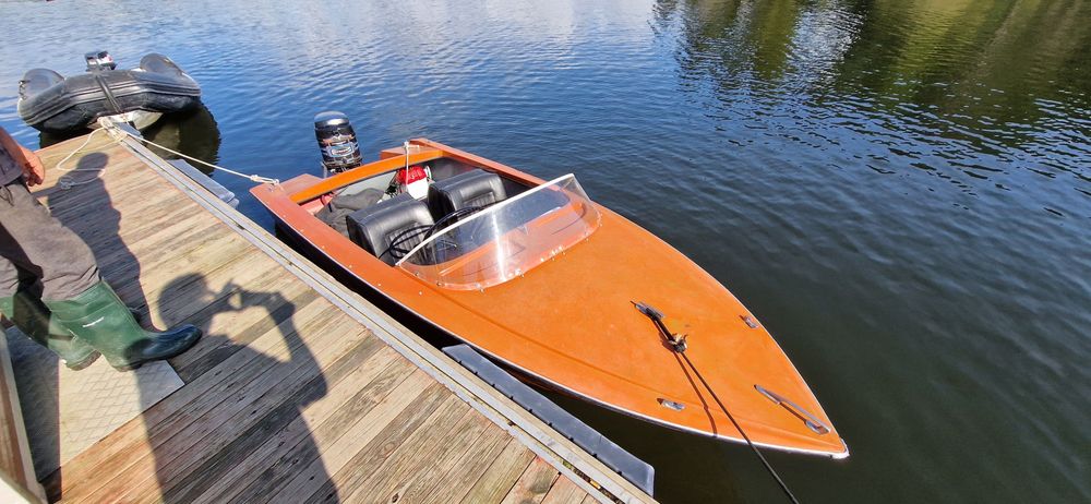 Barco c/ motor Vintage