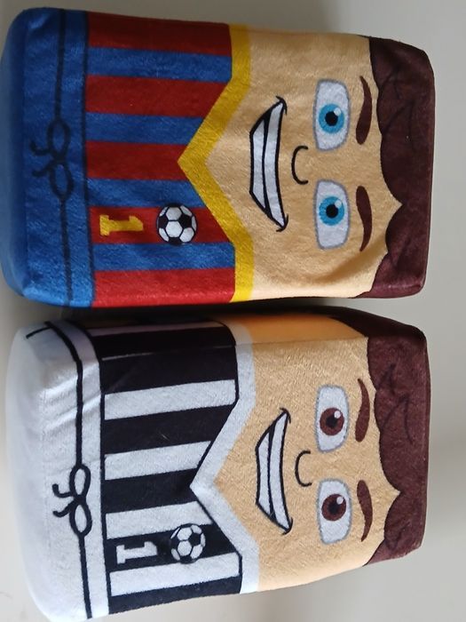 Par de peluches de futebol