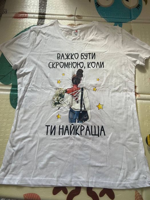 Нова біла футболка