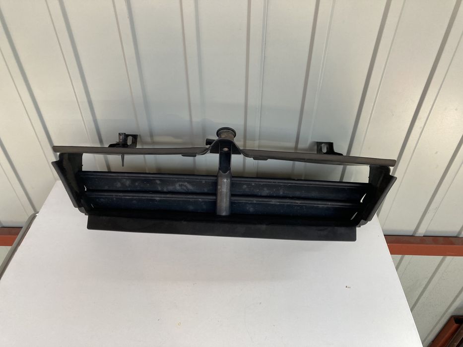 BMW e87 e81 kierownica powietrza wlot dolot dolny dolna żaluzje