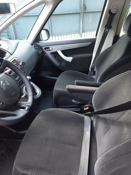 Продам семейное авто