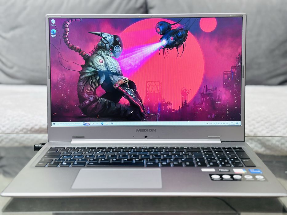 Medion 17/FHD/IPS/i5-1135G7/4.2 GHz/8 ГБ/SSD 256/Iris Xe Graphics /2 ГБ