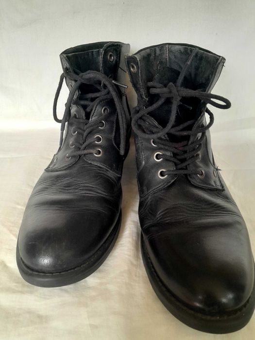 Botas de cabedal em excelente estado de conservação.