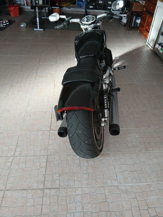 Moto Harley davidson v-rod muscle