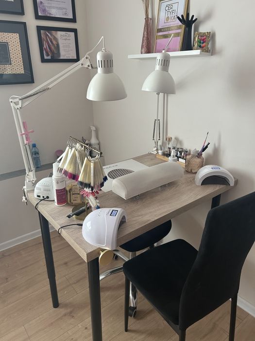 Stół do manicure / robienia paznokci z pochłaniaczem Anifa