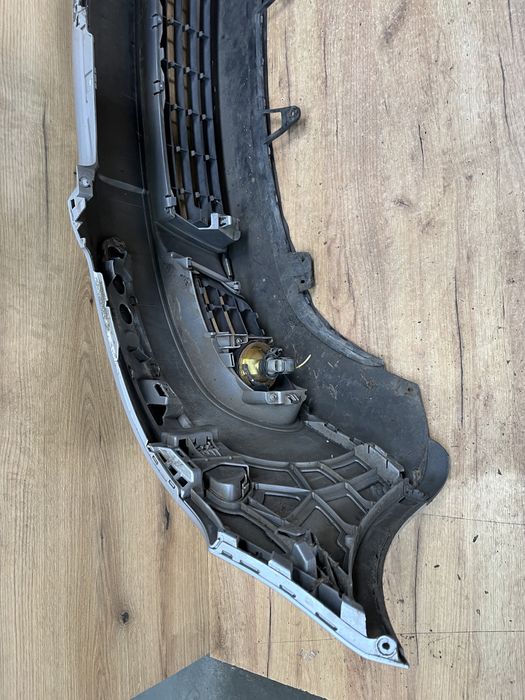 Zderzak przedni Golf 5 Plus kolor LA7W