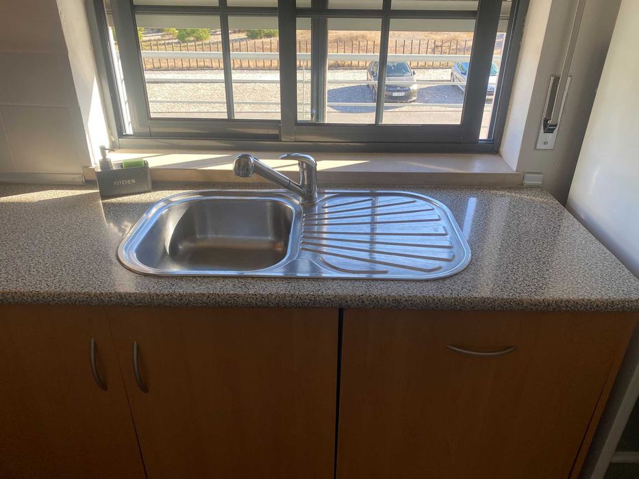 Cozinha completa usada com eletrodomésticos