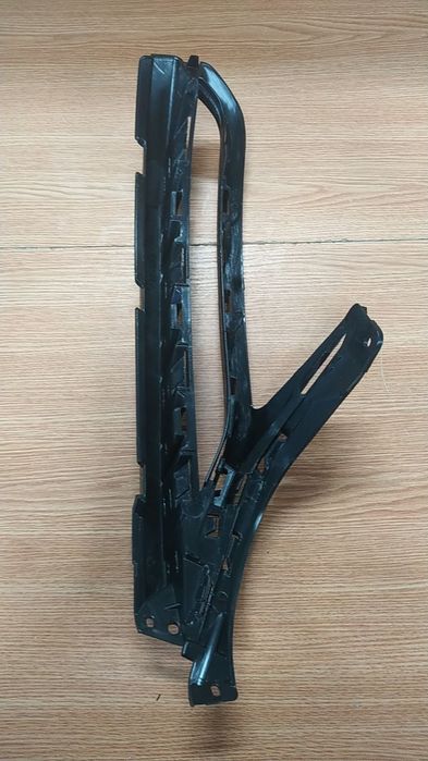 Audi Q7 4m0 кріплення воздуховод переднього бампера