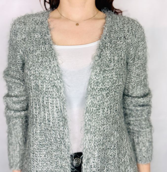 Szary włochaty kardigan z kieszeniami M 38