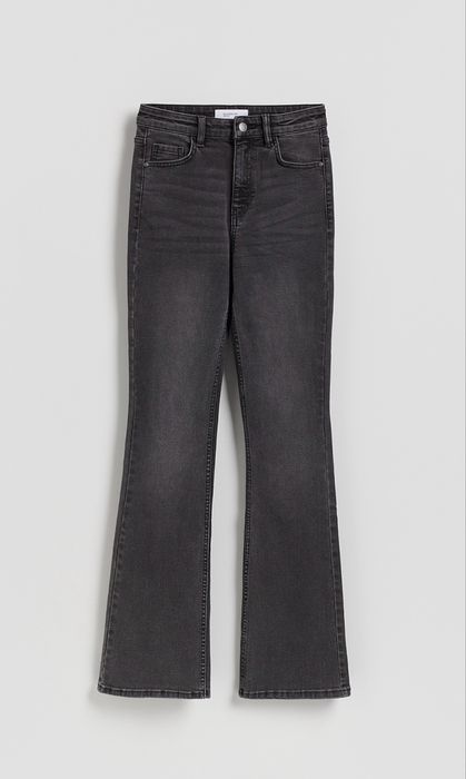 Трендовые джинсы клеш - reserved