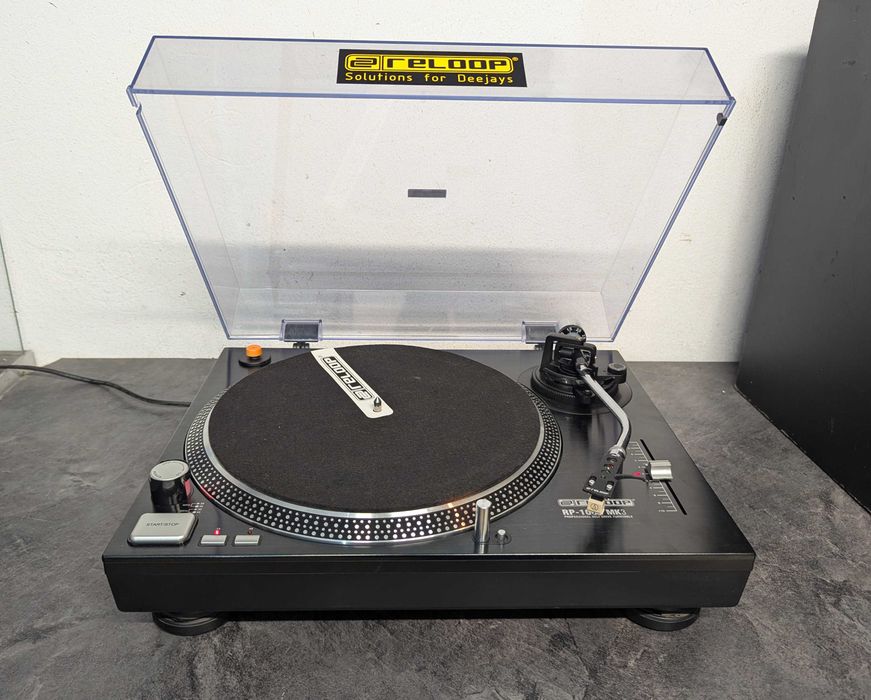Програвач платівок Reloop RP-1000 MK3.