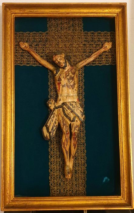 Jesus Cristo em mandeira crucificado