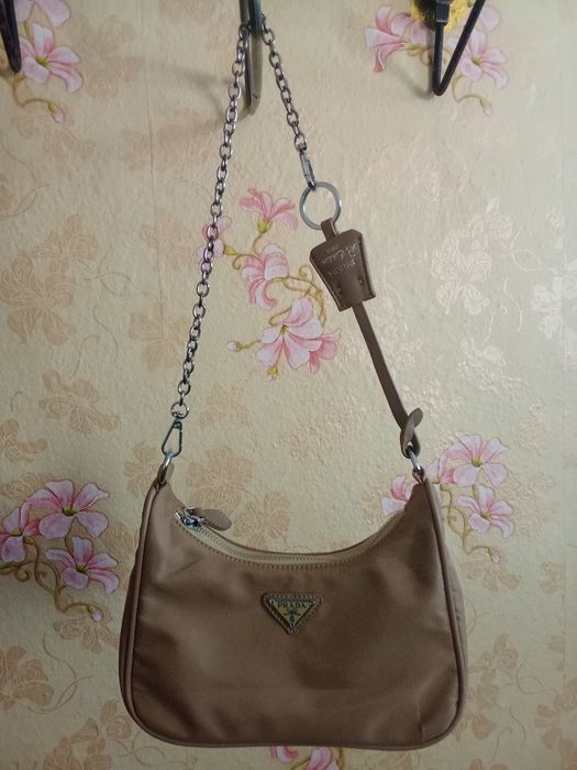 Сумка Prada Re-Edition 2005