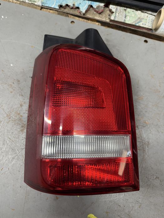 VW T5 Gp Multivan ліхтар фонарь лівий Фольксваген Мультиван пошкодженн