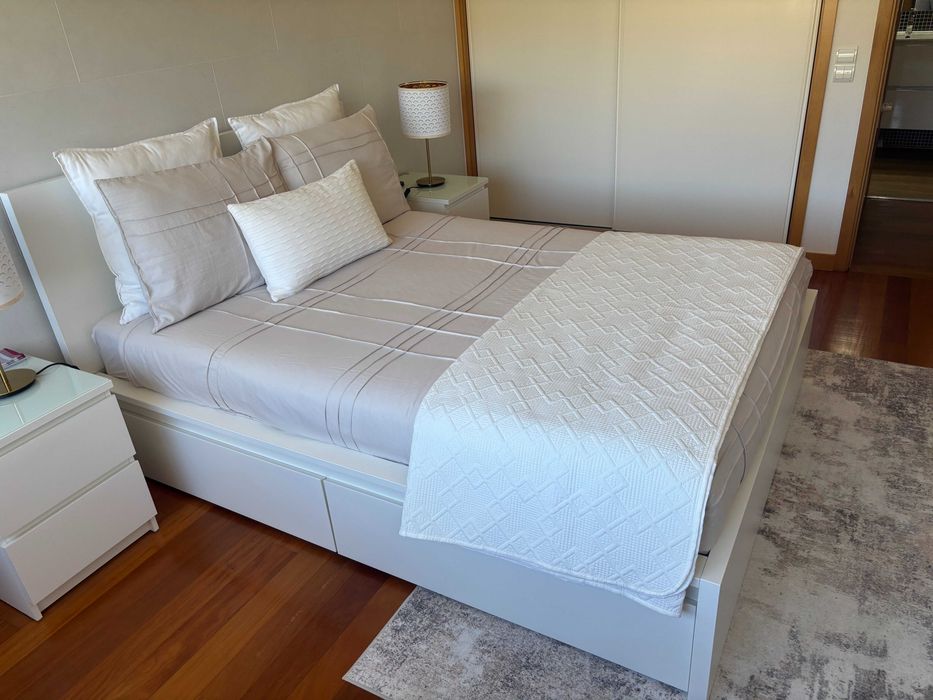 Quarto de casal completo igual a novo.
