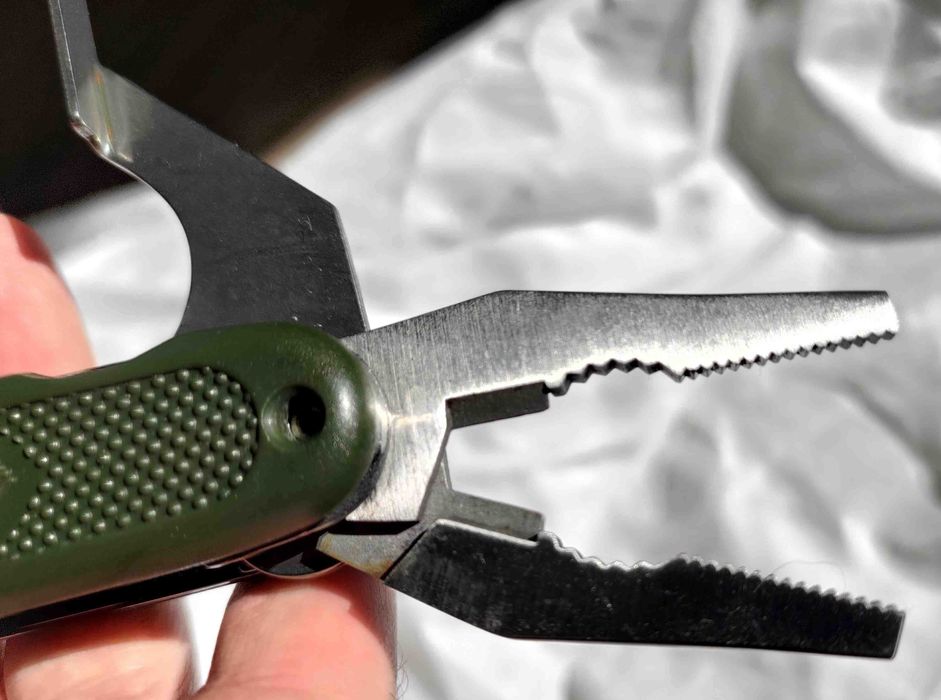 multitool kopia BW + kombinerki
