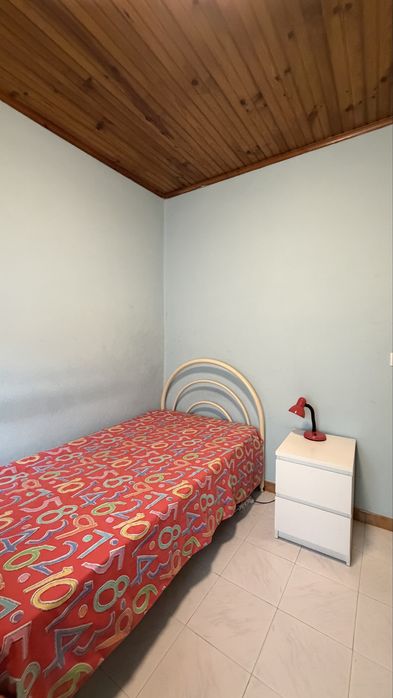 Arrenda-se quarto