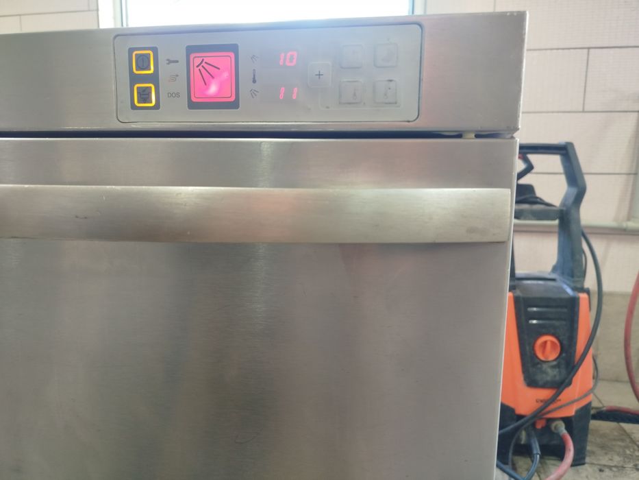 Професійна посудомийка Winterhalter