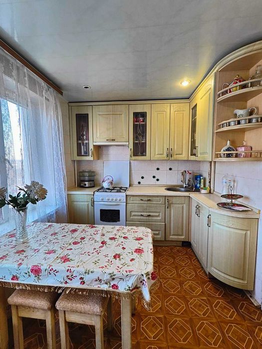 ПРОДАМ 2-ку по вул.Олімпійській 5 поверх в 9 поверх.будинку