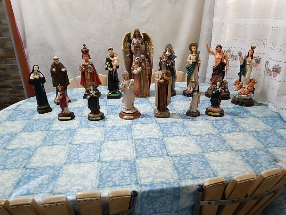 Santos de decoração de vários tamanhos