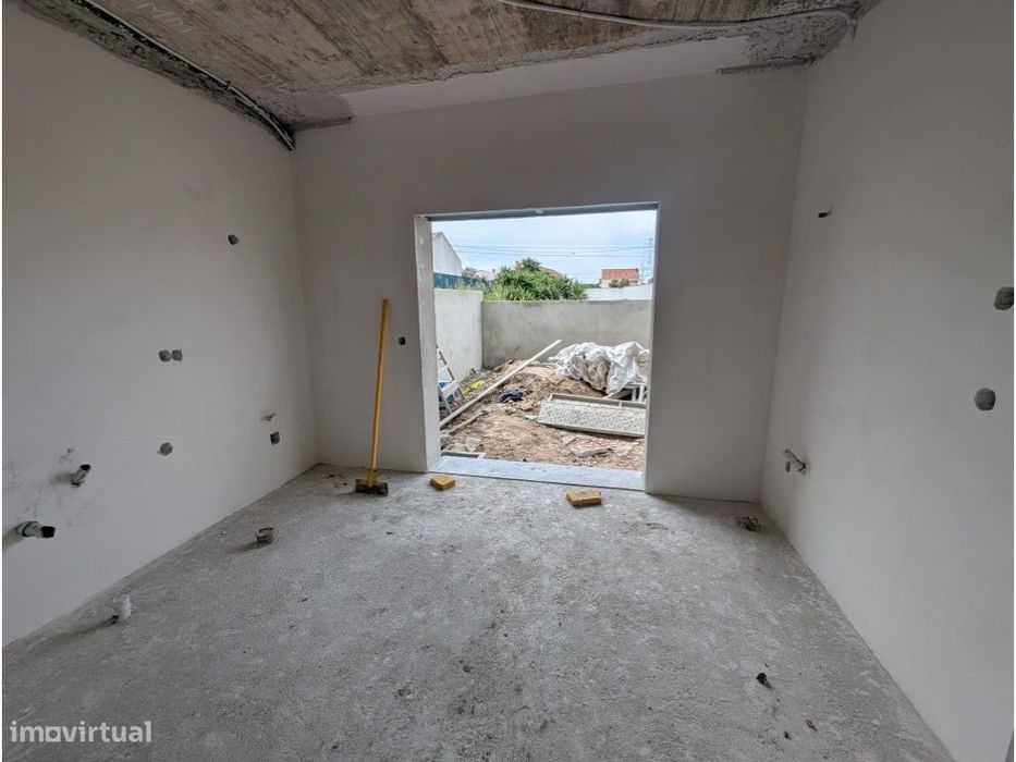 Conforto e Qualidade de Vida numa Moradia T3 nos Redondos Fernão Ferro