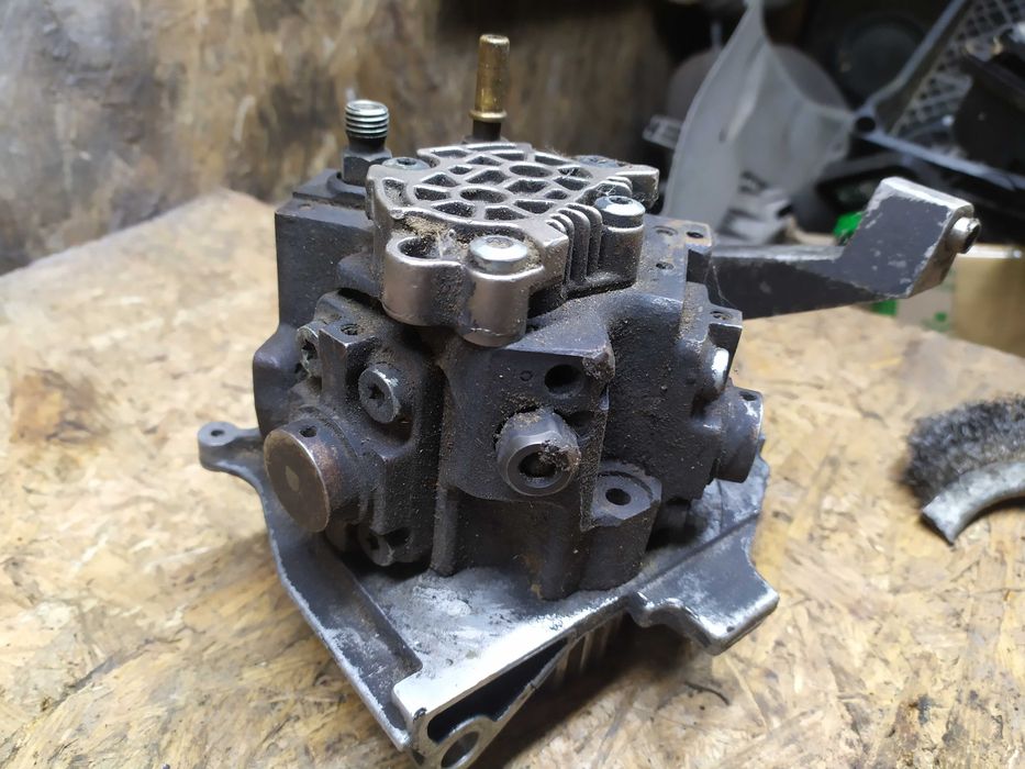 Насос ТНВД  1.6 HDI Пежо 407 Peugeot 407 SW Dv6  PSA