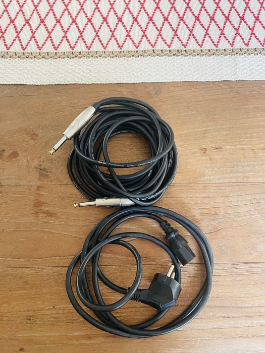 Roland RD-700 (Piano Digital) PACK COMPLETO: Suporte X + Pedal + Cabos