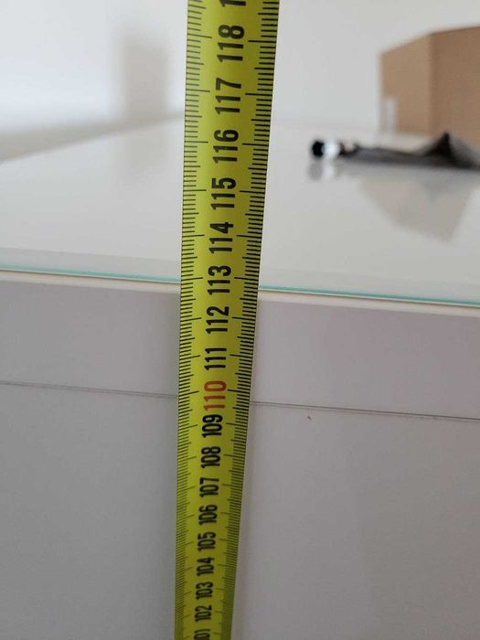 Aparador IKEA BESTÅ branco com tampo de vidro