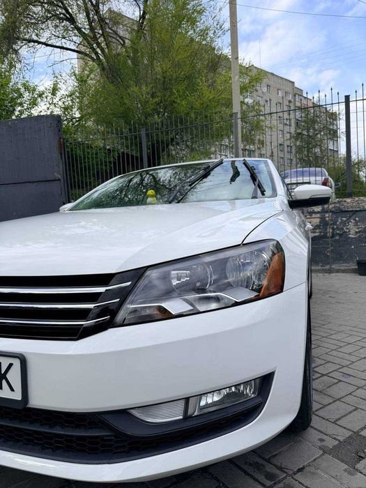 Продам Volkswagen Passat 2014 року SE