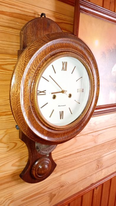 Годинник механічний з боєм в дубовому корпусі.