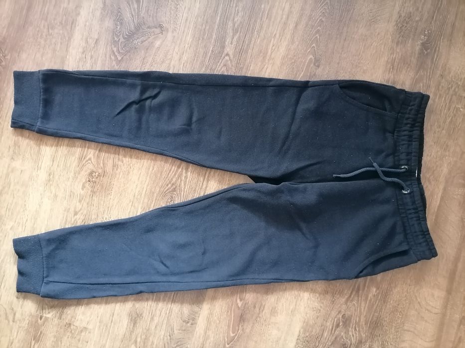 Chłopięce spodnie firmy Reserved rozm 146