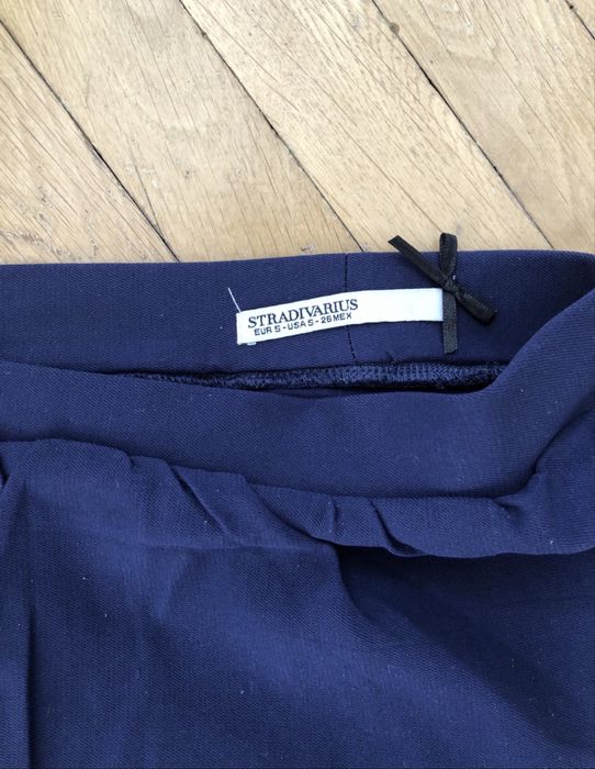 Nowa, granatowa spódniczka z baskinką Stradivarius S