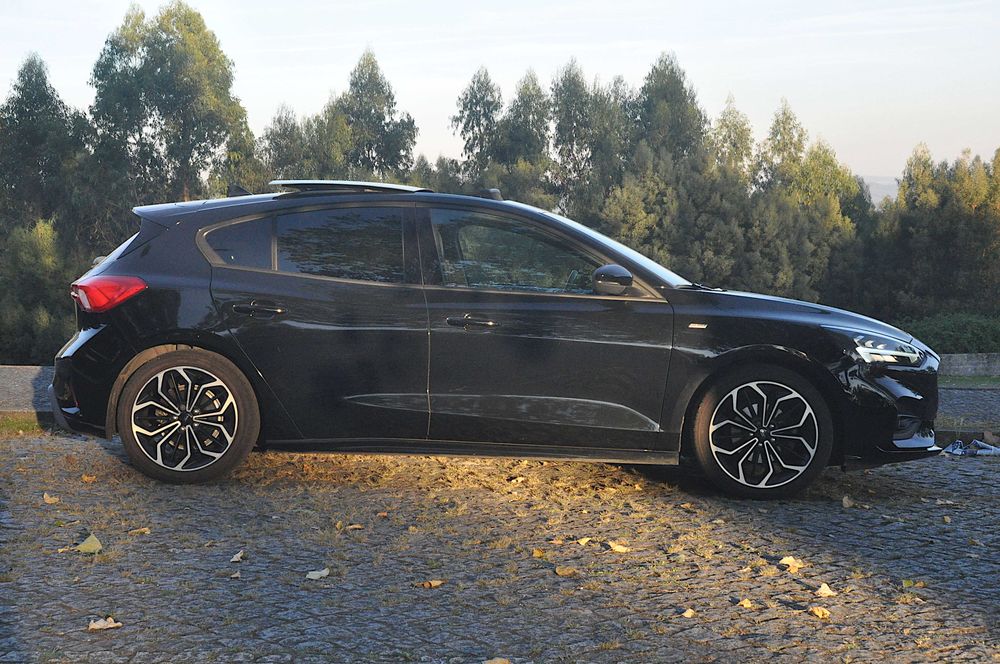 Ford Focus 1.0 EcoBoost  ST-Line - 125cv - Teto panorâmico, teto de abrir — photo 4