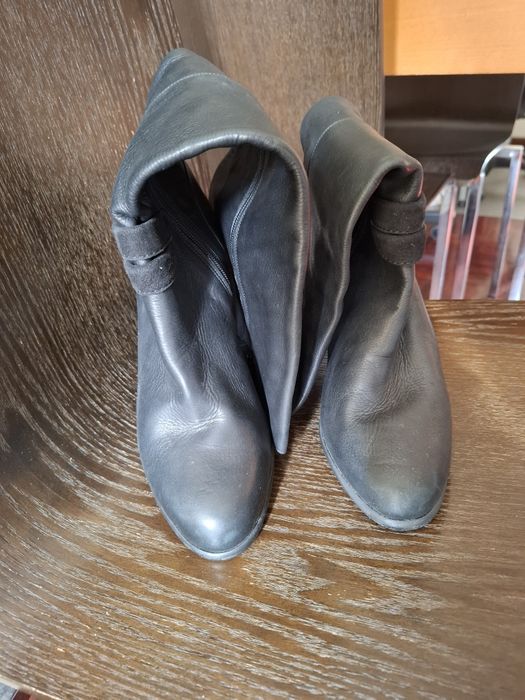 Botas em pele novas nº 36