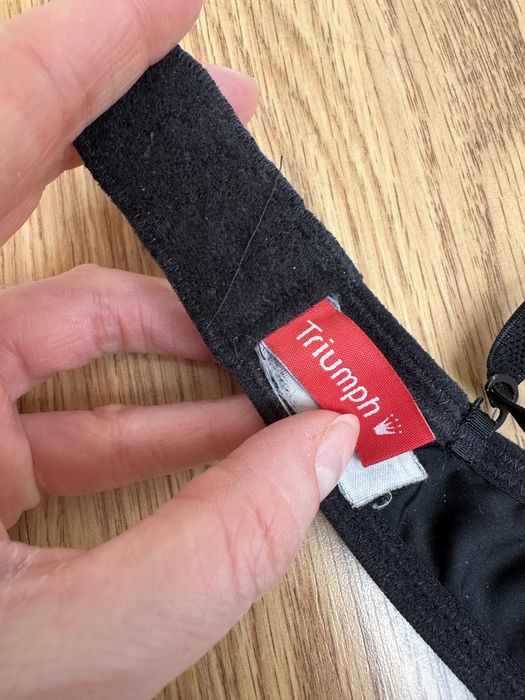 Biustonosz stanik Triumph 70A push up czarny