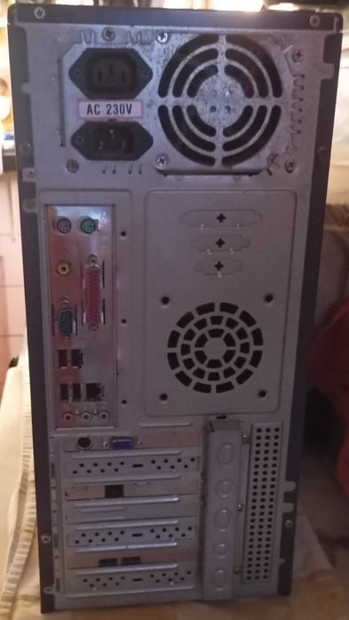 torre retro Asus P4S8x-x início dos anos 2000 dual boot