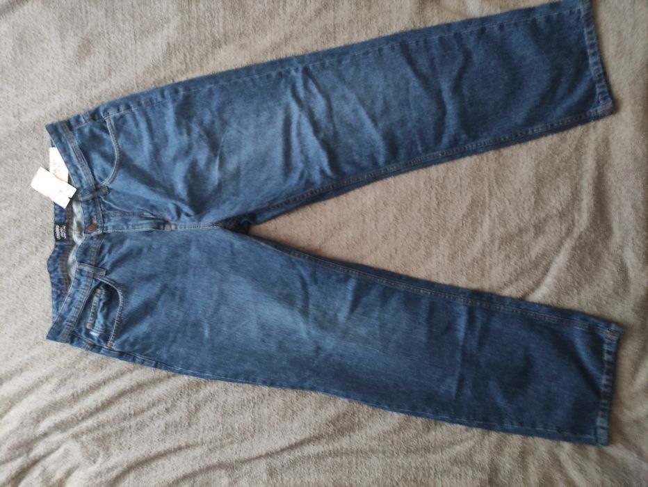 Джинси relaxed від бренду Cropp