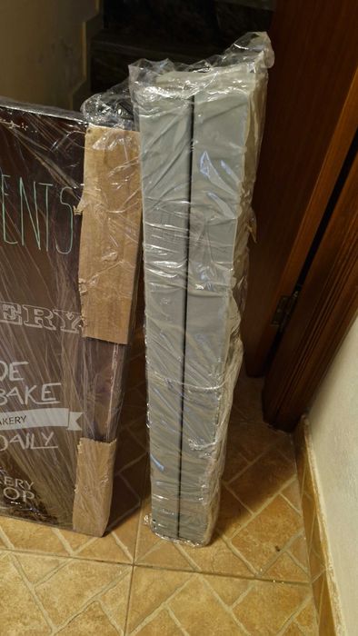 Mesa de cozinha com tampo de vidro e extensível