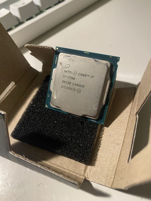 Процесор Intel Core i7-7700
