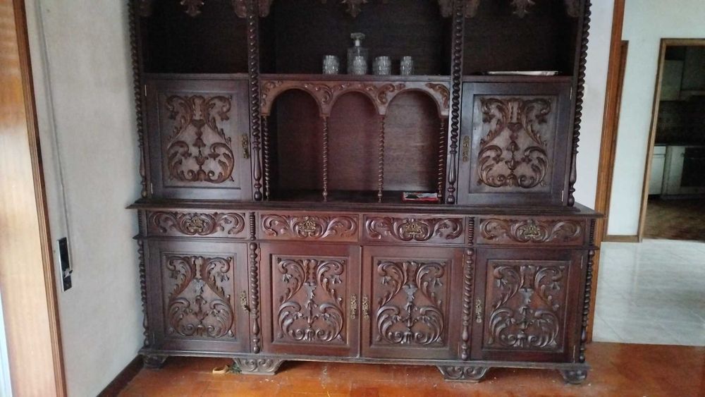 Móvel de sala, com talha