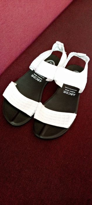 Жіночі босоніжки