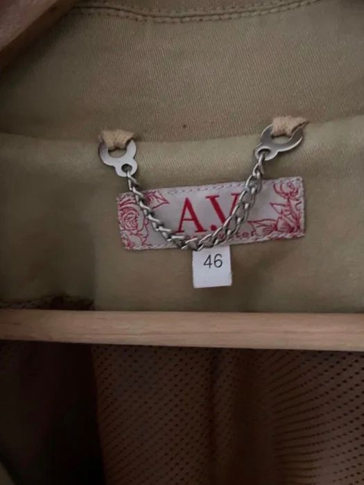 Продаю тренч бежевий